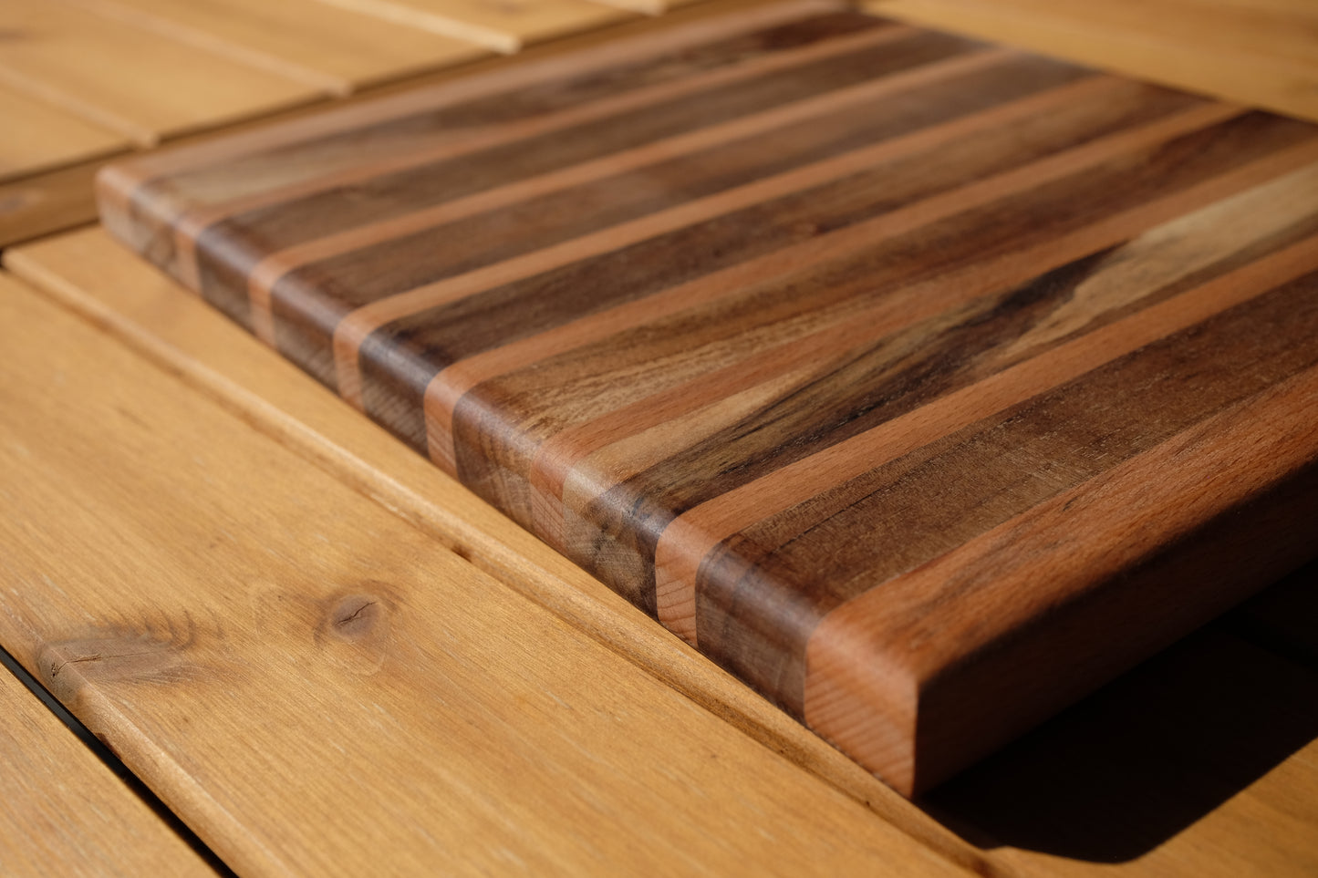 Ceviz/Kayın Kesme Tahtası - 28x23x2cm - Masif ağaç